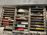 Ladenkast met inhoud - afbeelding 11 van  24