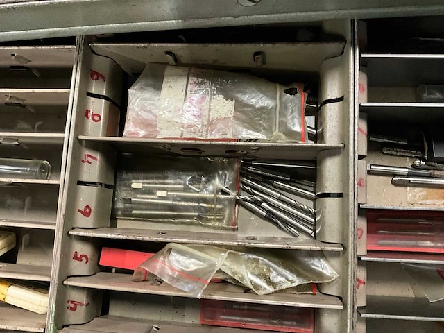 Ladenkast met inhoud - afbeelding 14 van  24