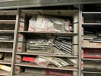 Ladenkast met inhoud - afbeelding 14 van  24