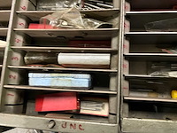 Ladenkast met inhoud - afbeelding 17 van  24