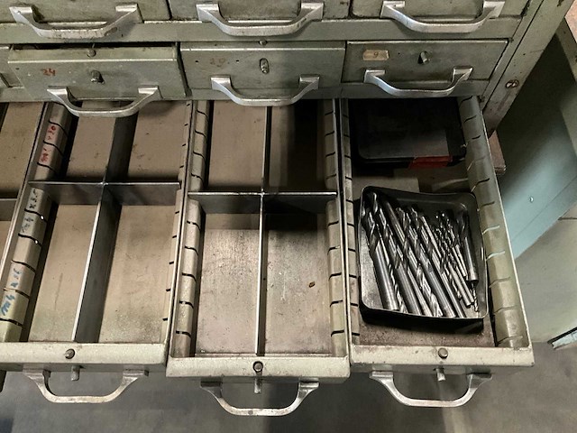 Ladenkast met inhoud - afbeelding 18 van  24