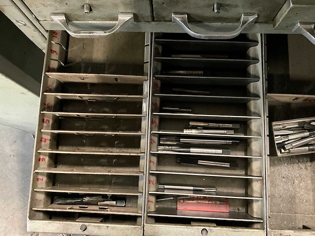 Ladenkast met inhoud - afbeelding 20 van  24