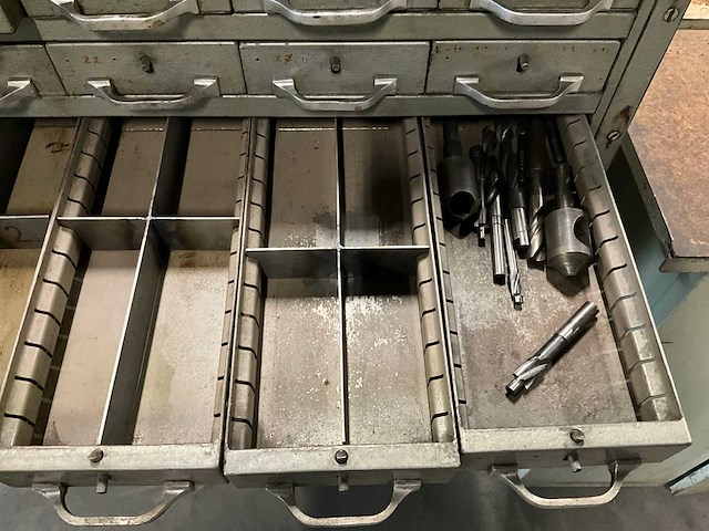 Ladenkast met inhoud - afbeelding 23 van  24