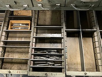 Ladenkast met inhoud - afbeelding 24 van  24