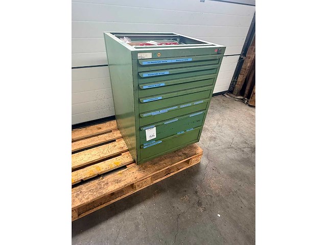 Ladenkast met inhoud - afbeelding 2 van  9