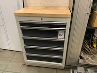 Ladenkast met inhoud
