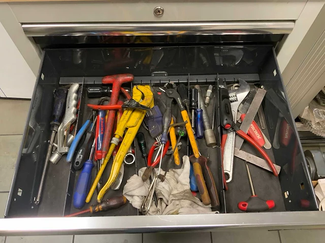 Ladenkast met inhoud - afbeelding 3 van  6
