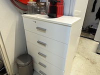 Ladenkast met koffiemachine en diversen, wit - afbeelding 1 van  7