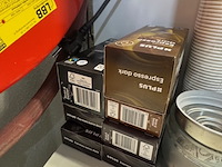 Ladenkast met koffiemachine en diversen, wit - afbeelding 3 van  7