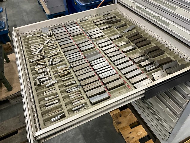 Ladenkast voorzien van stempels - afbeelding 1 van  12