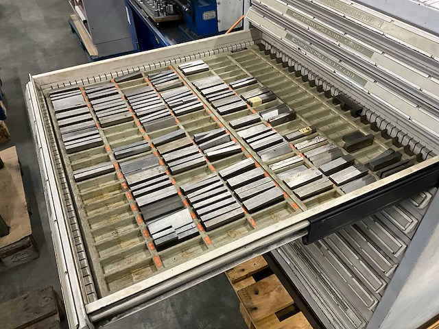 Ladenkast voorzien van stempels - afbeelding 12 van  12