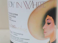 Lady in white fruitige mousserende wijn zonder alcohol - 75 cl - winkelverkoopprijs € 7.90 - afbeelding 2 van  3