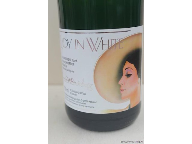 Lady in white fruitige mousserende wijn zonder alcohol - 75 cl - winkelverkoopprijs € 7.90 - afbeelding 2 van  3