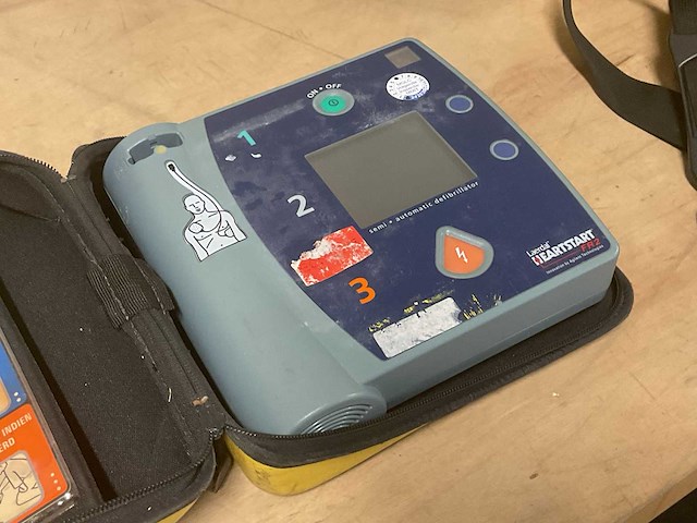Laerdal heartstart fr2 defibrillator - afbeelding 1 van  4