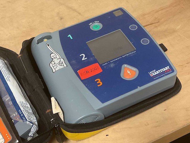 Laerdal heartstart fr2 defibrillator - afbeelding 1 van  4