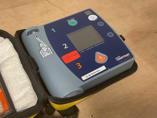 Laerdal heartstart fr2 defibrillator - afbeelding 1 van  4