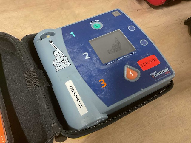Laerdal heartstart fr2 defibrillator - afbeelding 1 van  4