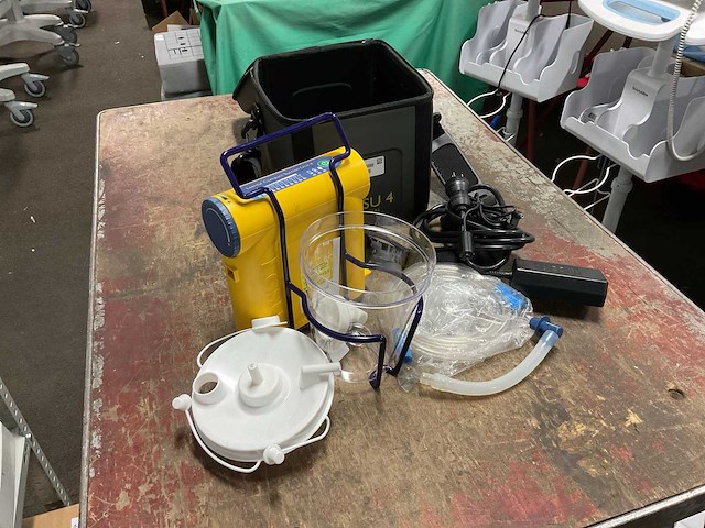 Laerdal lscu 4 suction unit - afbeelding 1 van  5