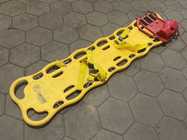 Laerdal spineboard - afbeelding 1 van  2