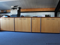 Lage kastenwand met blad - afbeelding 1 van  4