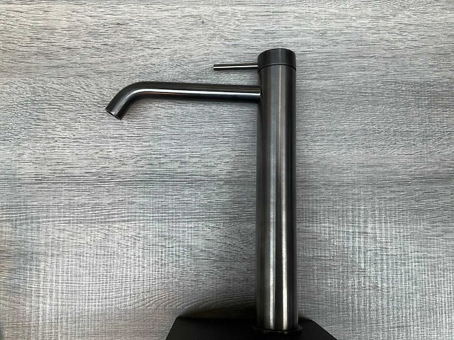 Lagoo garda wastafelkraan hoog brushed gunmetal pvd - afbeelding 5 van  6