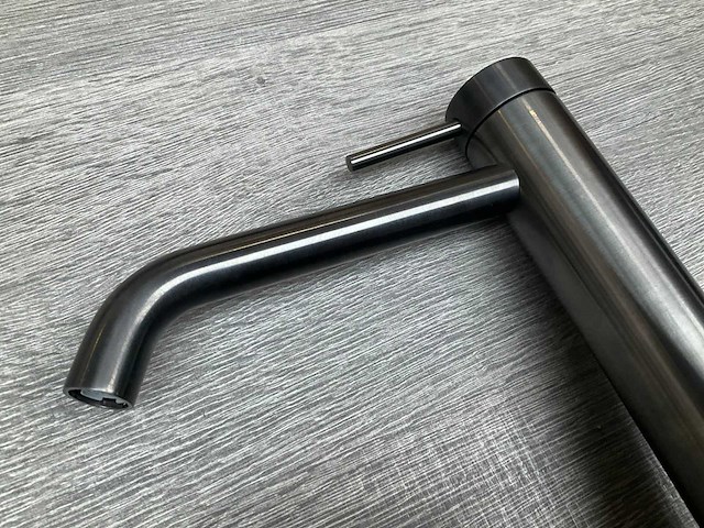 Lagoo garda wastafelkraan hoog brushed gunmetal pvd - afbeelding 6 van  6