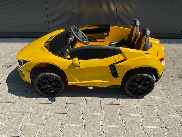 Lamborghini a500 revuelto elektrische kinderauto - afbeelding 27 van  39