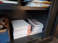 Lameldeurkast met inhoud - afbeelding 3 van  13