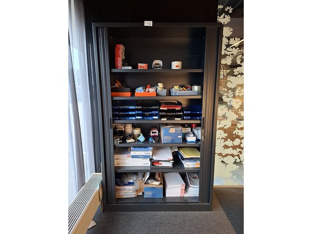 Lameldeurkast met inhoud - afbeelding 1 van  13