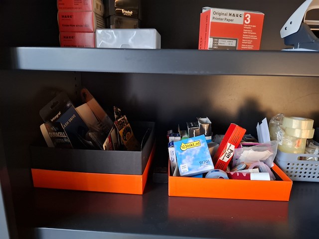 Lameldeurkast met inhoud - afbeelding 7 van  13