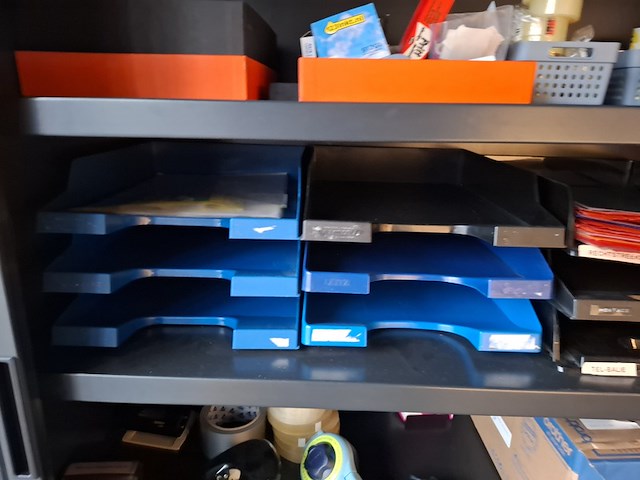 Lameldeurkast met inhoud - afbeelding 9 van  13