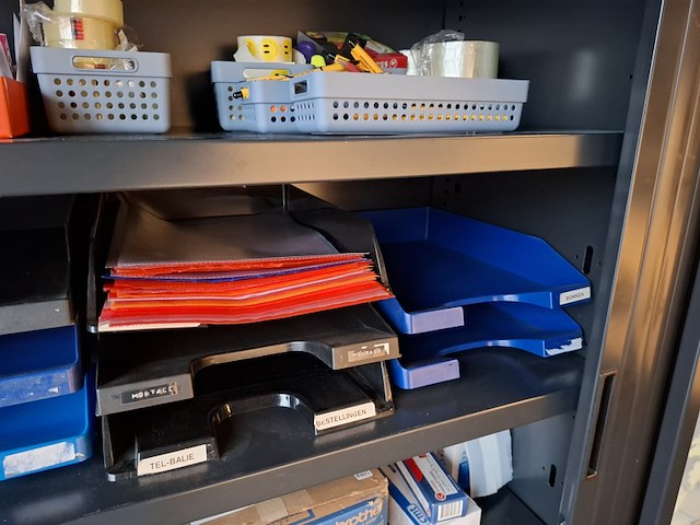 Lameldeurkast met inhoud - afbeelding 10 van  13