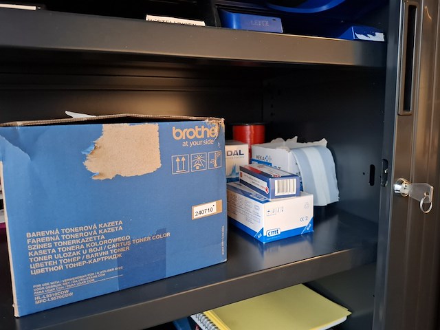 Lameldeurkast met inhoud - afbeelding 12 van  13