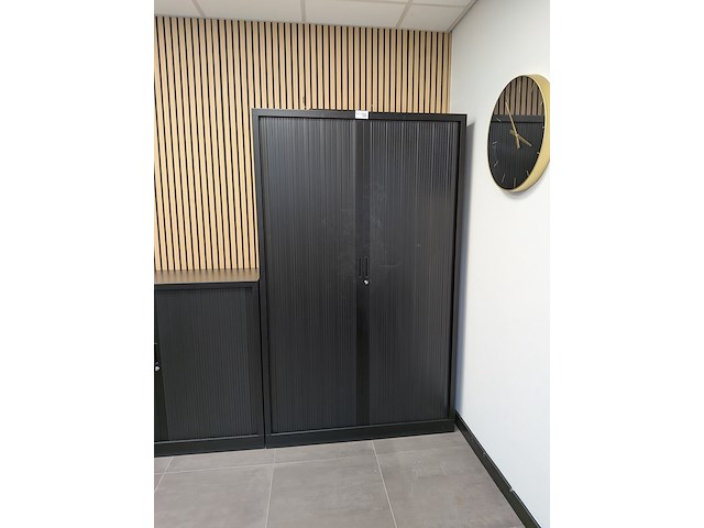 Lameldeurkast met inhoud - afbeelding 1 van  8