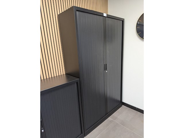 Lameldeurkast met inhoud - afbeelding 2 van  8