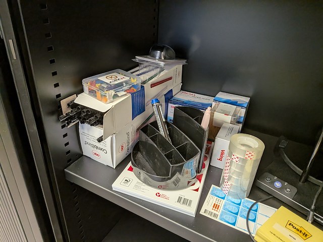 Lameldeurkast met inhoud - afbeelding 5 van  8