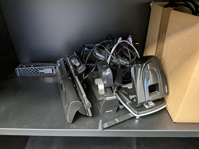 Lameldeurkast met inhoud - afbeelding 7 van  8