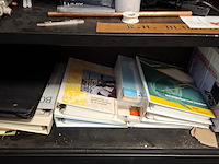 Lameldeurkast met inhoud - afbeelding 2 van  10