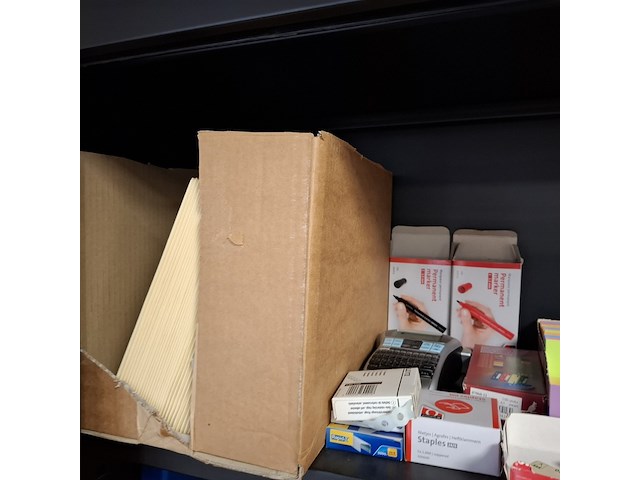 Lameldeurkast met inhoud - afbeelding 4 van  10