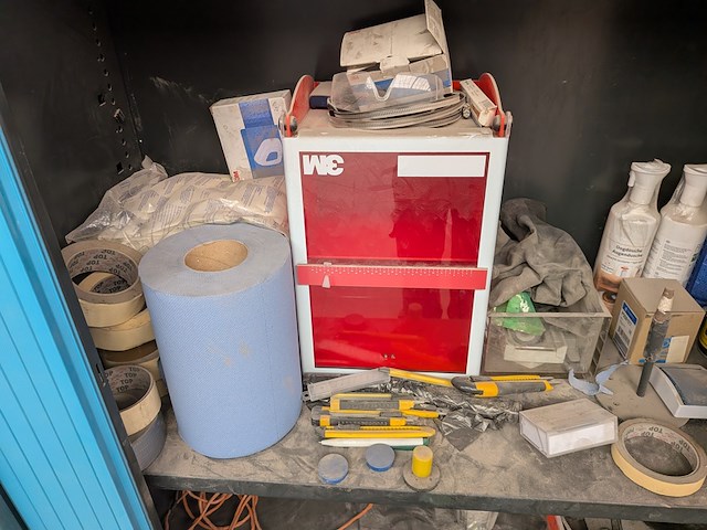 Lameldeurkast met inhoud - afbeelding 3 van  6