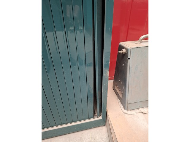 Lameldeurkast met inhoud - afbeelding 2 van  2