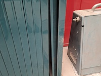 Lameldeurkast met inhoud - afbeelding 2 van  2