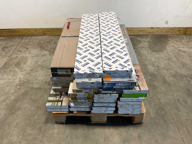 Laminaat – diverse soorten, ca. 82m² - afbeelding 1 van  16