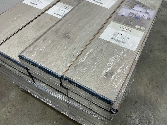 Laminate - easy click - kelowna - laminaatvloer 56 m2 - afbeelding 1 van  4
