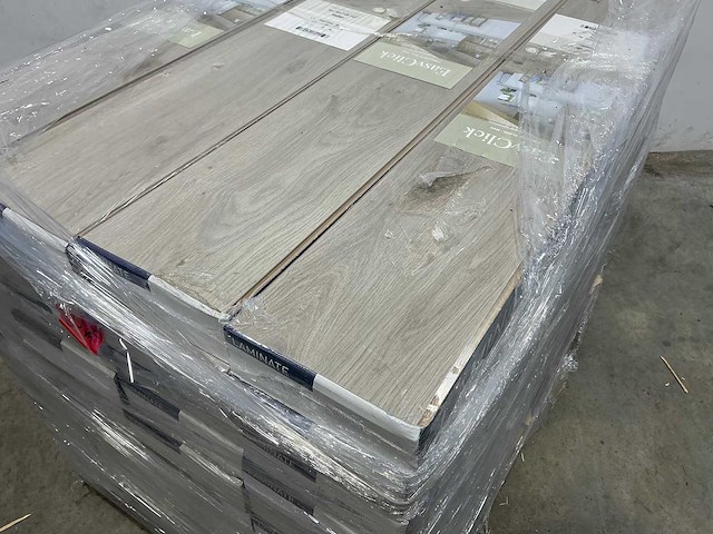 Laminate - easy click - kelowna - laminaatvloer 95 m2 - afbeelding 1 van  2