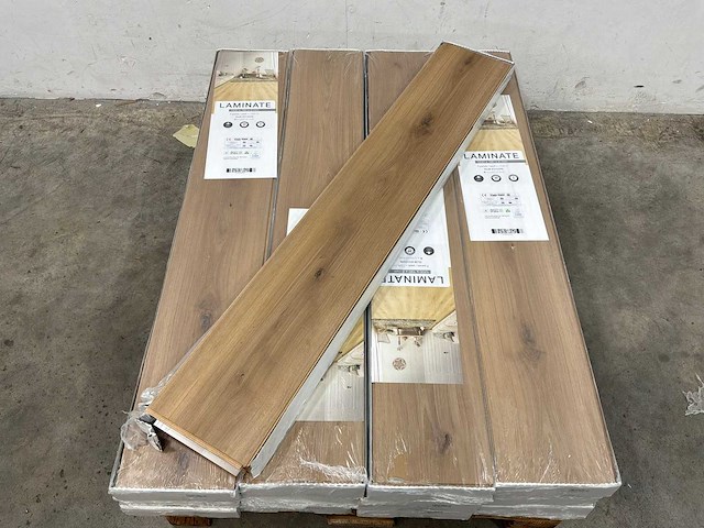 Laminate - laminaatvloer 19 m2 - afbeelding 1 van  2