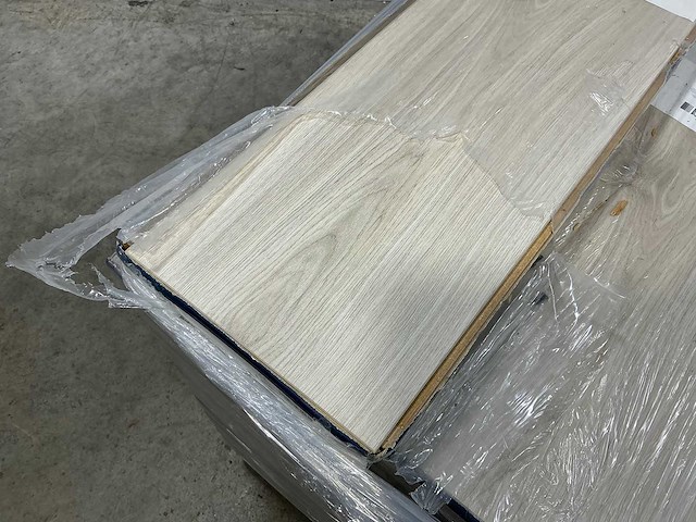 Laminate - wide beauty - oshawa - laminaatvloer 76 m2 - afbeelding 1 van  2