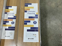 Laminate flooring - donker natuur eiken - laminaatvloer 51 m2 - afbeelding 2 van  2