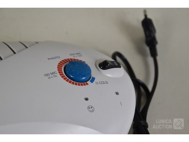 Lamineer en papiersnijmachine - afbeelding 5 van  8