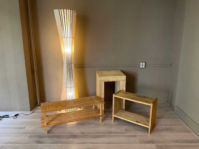 Lamp met tafeltjes - afbeelding 1 van  4